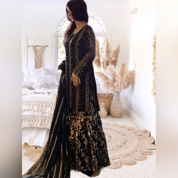 Pakistani Indian gharara/ Tilla and sequins gharara/ Pakistani/ Indian clothes - Picture 2 of 8